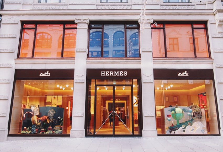 Hermès unveils their newly located store in Nedre Slottsgate 15.